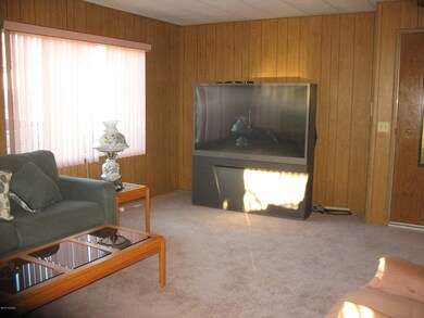 5321 Diamond K Living Room