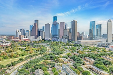 The Allen features 4 onsite restaurants, Spa and a