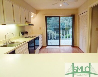 Kitchen. easy pass-thru - how about dessert on the