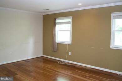 1974 Mayflower Dr, Woodbridge, VA 22192 - photo 6