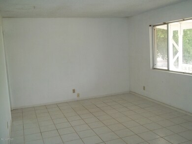 LIVING RM