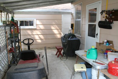 907 S Minnesota St, Mitchell, SD 57301 - photo 7