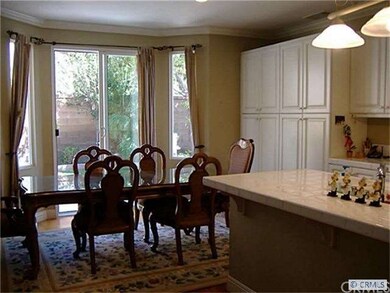 Lots of dining space in this great family kitchen 