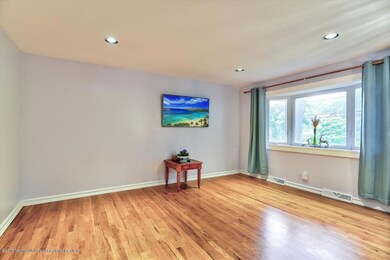 06-Living Room