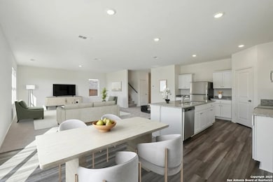 10145 Pine River Dr, Selma, TX 78154 - photo 2