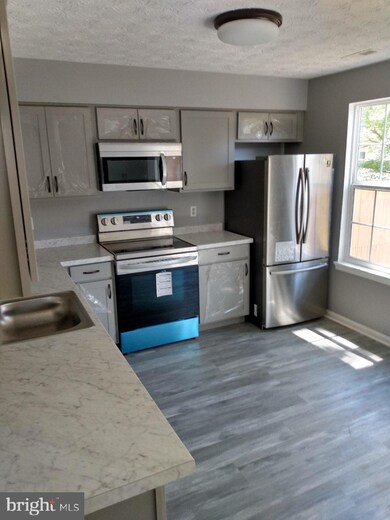 18660 Winding Creek Place, Germantown, MD 20874 - photo 5