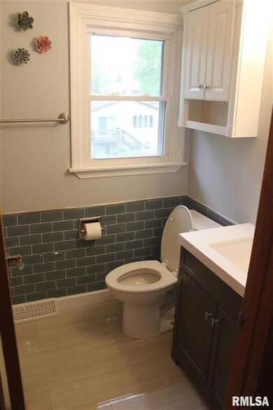 8 W 42nd Street Ct, Davenport, IA 52806 - photo 4