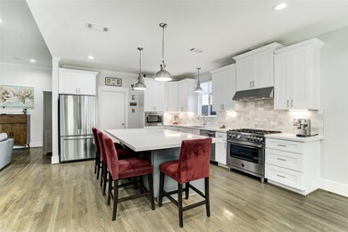 1519 Cheshire Ln, Houston, TX 77018 - photo 2