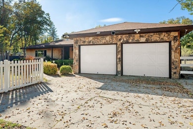 5831 Memory Ln, Yreka, CA 96097 - photo 3