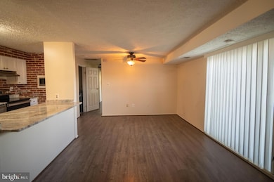 19525 Gunners Branch Rd unit D, Germantown, MD 20876 - photo 3