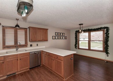 4848 Main Ct, Davenport, IA 52806 - photo 2