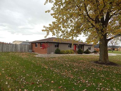 405 E Dustman Rd, Bluffton, IN 46714 - photo 2