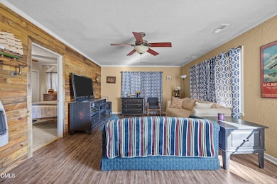 2-LivingRoom-v2-web-or-mls-2N6A4179