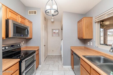 8726 W Sheridan St - 08
