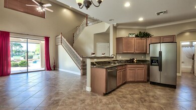 EAT-IN KITCHEN