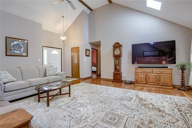 910 SW Georgetown Dr, Lees Summit, MO 64082 - photo 5