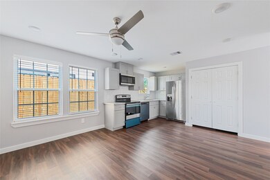 6809 Glass St unit B, Houston, TX 77016 - photo 4