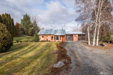 2527 8th St NE, East Wenatchee, WA 98802 - photo 2