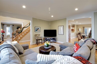 42 Mora Ct, Manhasset, NY 11030 - photo 6