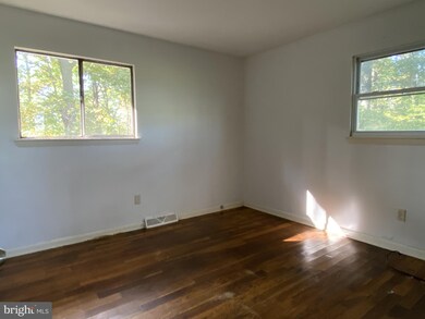 8210 A Oak Springs Rd, Marshall, VA 20115 - photo 3