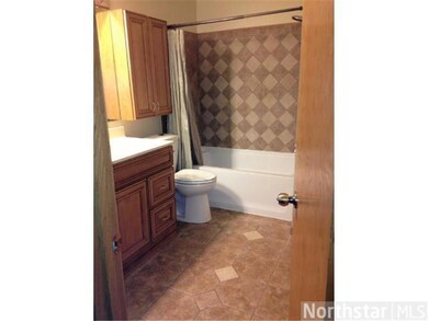 Walk-thru full Bath