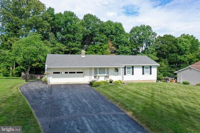 637 Sheerlund Rd, Reading, PA 19607 - photo 4
