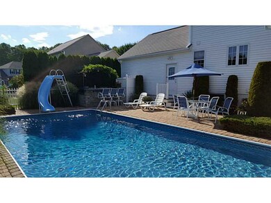 Swimming Pool/Hot Tub/Sauna. Heated Pool like new!