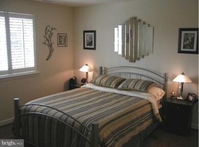 4189 S Four Mile Run Dr unit 103, Arlington, VA 22204 - photo 2