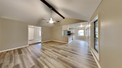 384 Windsor Square, Alvin, TX 77511 - photo 3