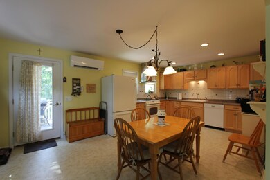 251 Montello St, Lewiston, ME 04240 - photo 4