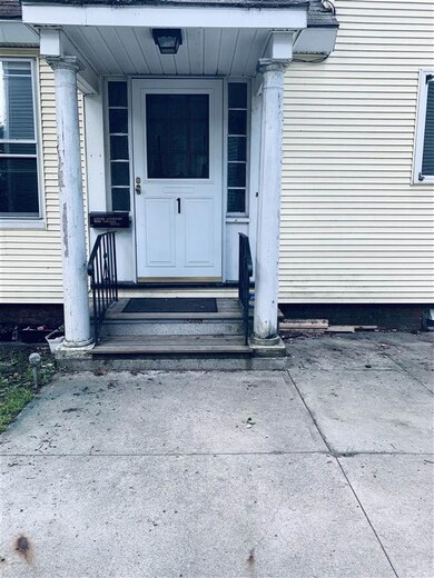 47 Sullivan St, Claremont, NH 03743 - photo 4