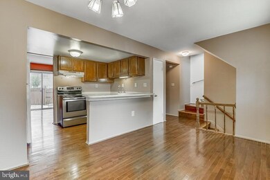 9623 Lindenbrook St, Fairfax, VA 22031 - photo 6