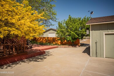 07 - Deck and Patio - 40267