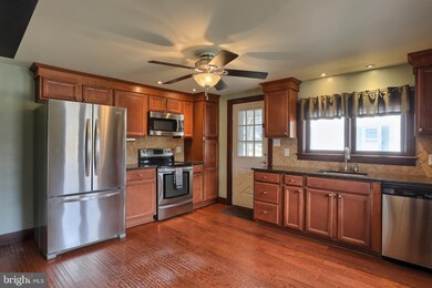 35 N Greenview Rd, Schuylkill Haven, PA 17972 - photo 3