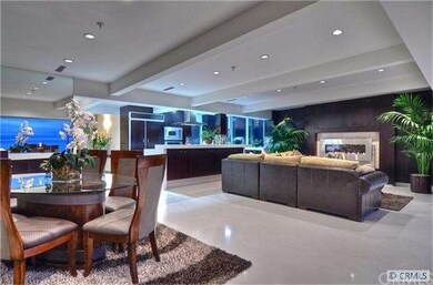 The spacious and open living space enables you to 