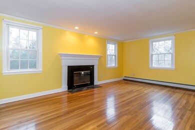 9 Hilltop Cir, Worcester, MA 01609 - photo 4