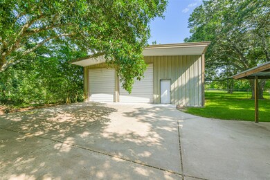 2575 Ryan Dr, Alvin, TX 77511 - photo 4