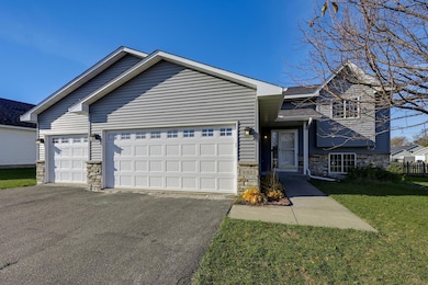 992 Farmers Ridge Trail, Belle Plaine, MN 56011 - photo 2