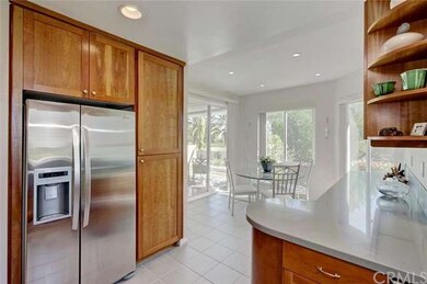 Lots of kitchen storage space with pull-out drawer
