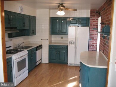 8221 Glen Rd, Parkville, MD 21234 - photo 4