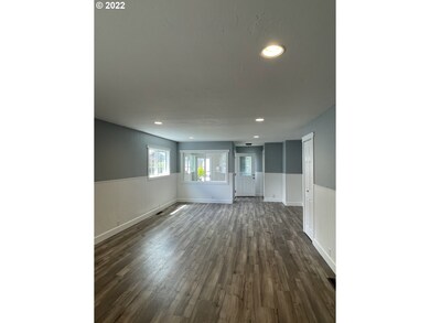 Living Room/Entrance