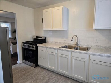 2421 106th St, Toledo, OH 43611 - photo 5