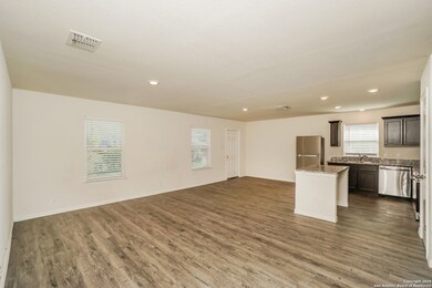 917 8th St, Seguin, TX 78155 - photo 5