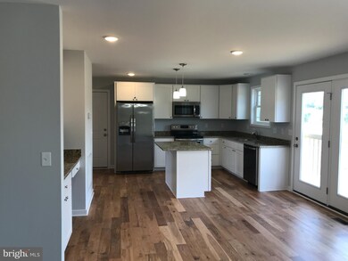 208 Chalcedony Dr, Martinsburg, WV 25404 - photo 4