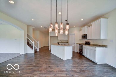 696 Yorkshire Dr, Columbus, IN 47201 - photo 3