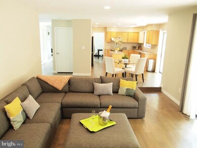 909 Twin Oaks Dr, Potomac, MD 20854 - photo 2