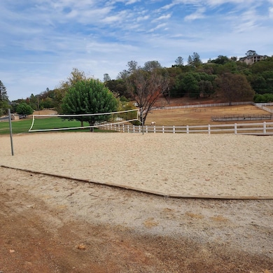 Diehl Field   The beautifully maintained playing field hosts many different ball games for all ages. Though too small for a standard baseball field, Soccer teams practice regularly. There is also a volleyball sandpit, boccie ball court, and a basketball court. There is a shaded picnic area for family use. Diehl Park is often a staging area for outdoor community events.