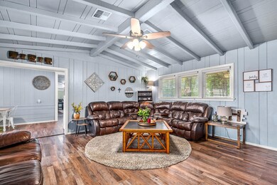 2106ApplegateAve-009