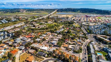 818 Viva Ct, Solana Beach, CA 92075 - photo 4