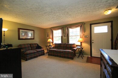 8068 Steeple Chase Ct, Springfield, VA 22153 - photo 4